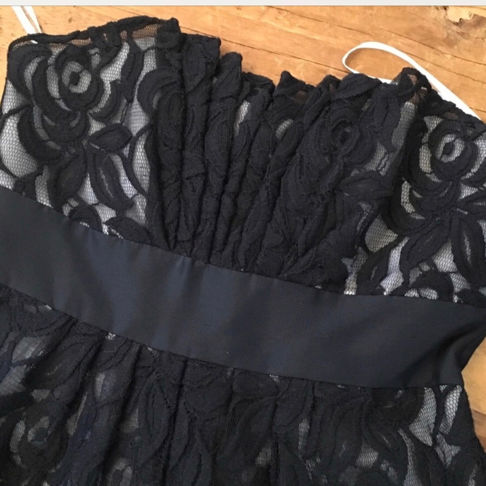 White House Black Market laced dress - Picture 4 of 5